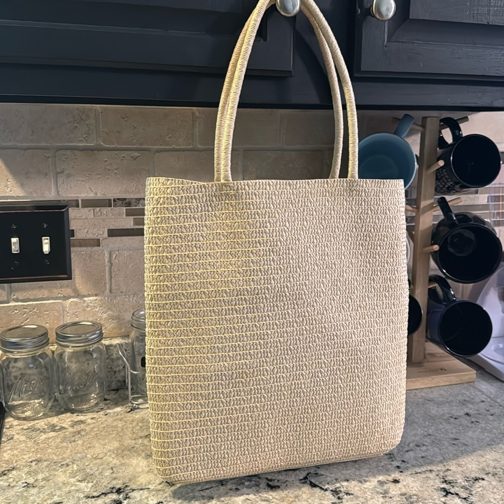 Straw shoulder bag